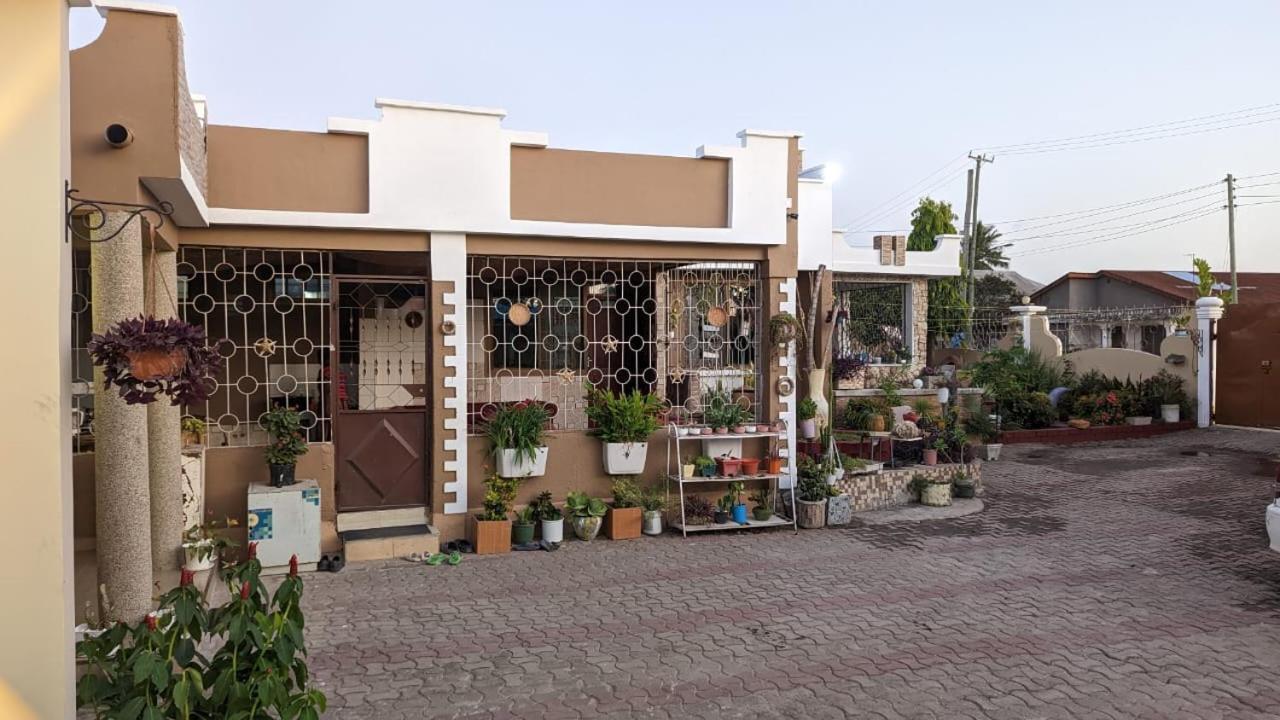 Babajay Family Home ดาร์เอสซาลาม ภายนอก รูปภาพ